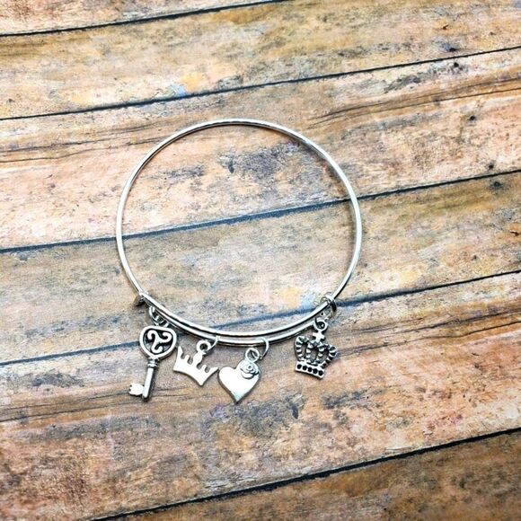 King and Queen Charm Bracelet - Picture 5 of 5